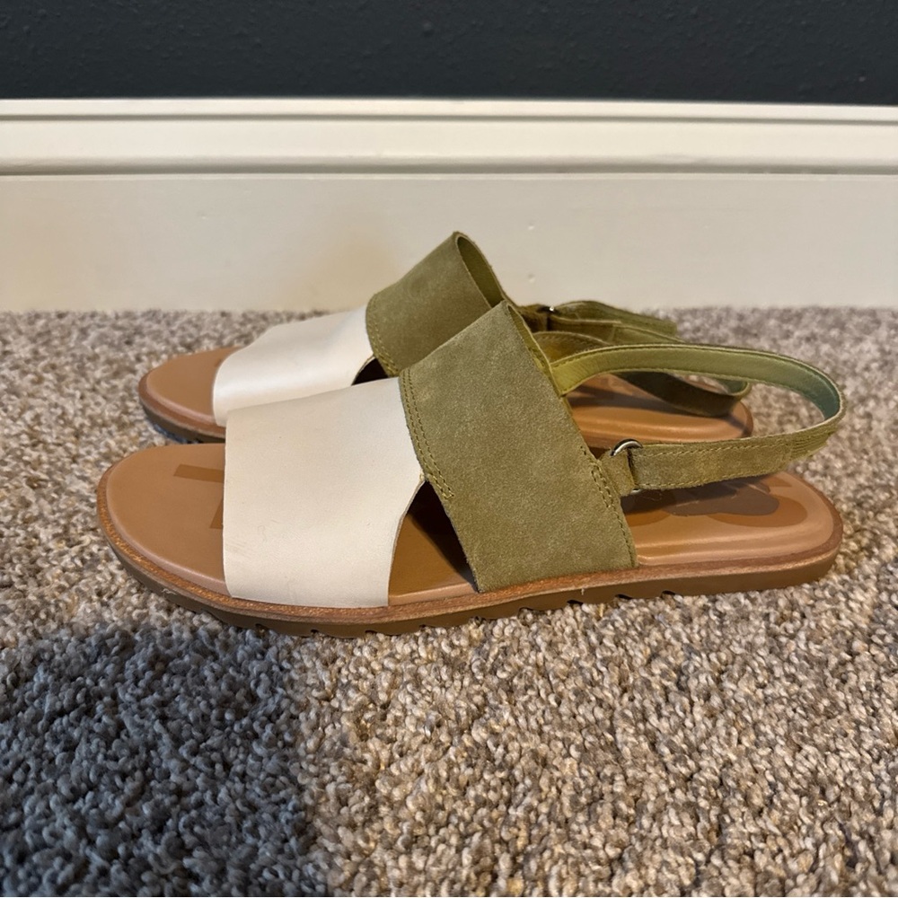 Sorel 7.5 Two-Tone Green and Cream Women's Sandals